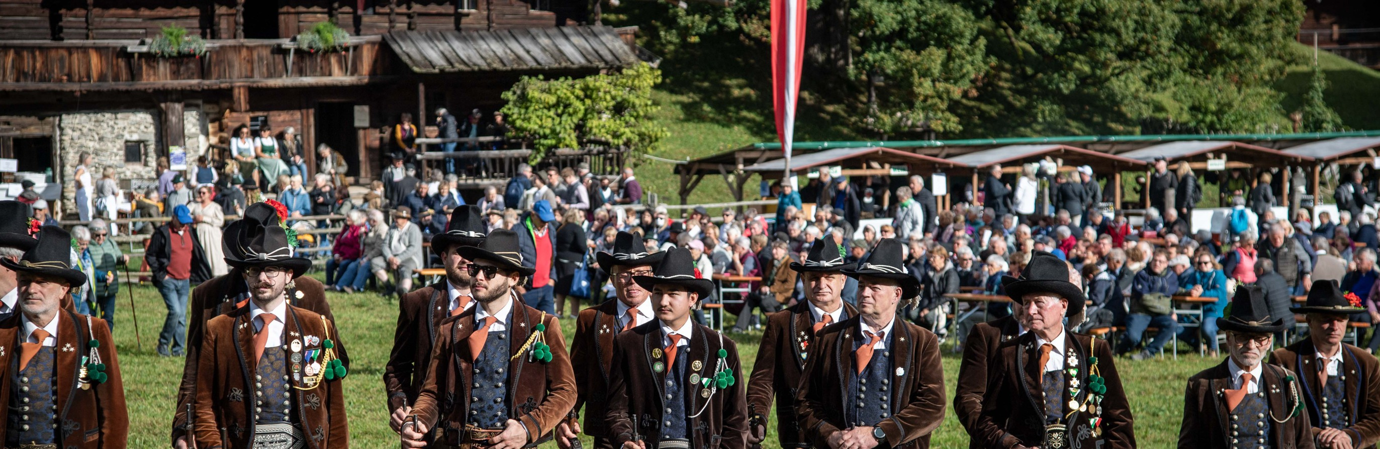 Kramsacher Schützenkompanie am traditionellen Kirchtag